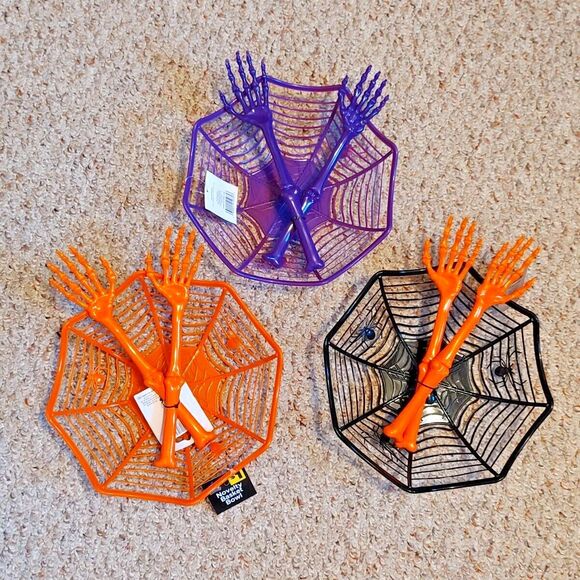 Novelty Bowl Tong Set Spider Web Insect Skeleton Bones Holiday Party Tableware - Picture 2 of 16